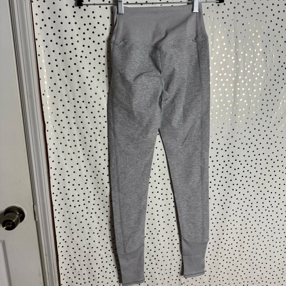 ALO Yoga Women's Gray Leggings - Picture 10 of 10